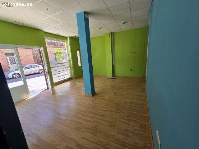 SE VENDE LOCAL COMERCIAL, DIÁFANO, IDEAL PEQUEÑO COMERCIO. ZONA DE MUCHO PASO