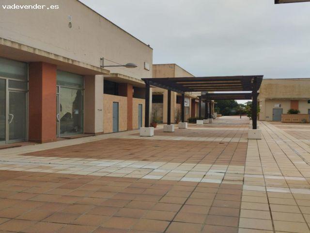 Se vende local comercial en CC TARTESSUS
