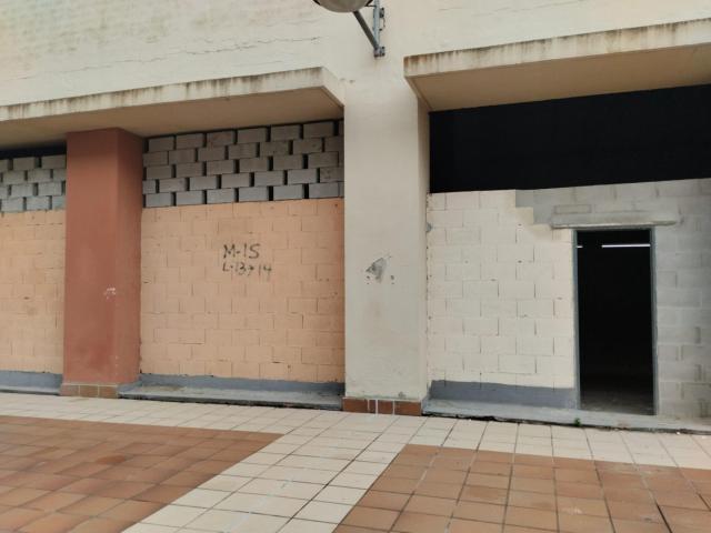Se vende local comercial en CC TARTESSUS