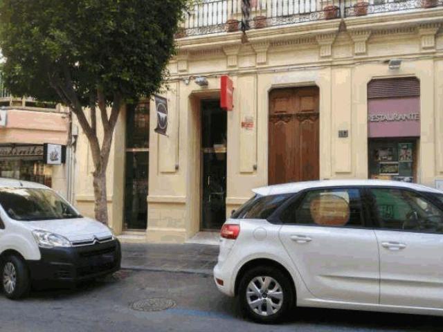 Se vende Local Comercial en Almería Sin Posesión