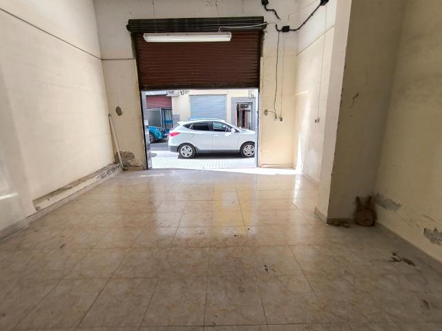 Se vende Local Comercial en Delicias, Junto Plaza Roma. Con Badén