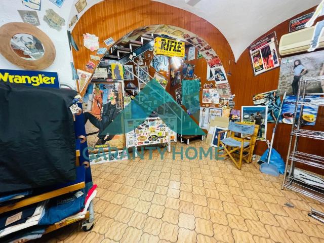 ¡SE VENDE LOCAL COMERCIAL EN EL CENTRO DE CÁCERES! ✨