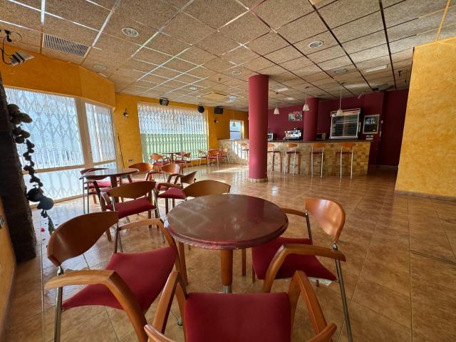 Se vende local comercial en el centro de las Torres de Cotillas
