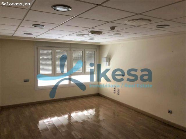Se vende Local Comercial en la localidad de Almería
