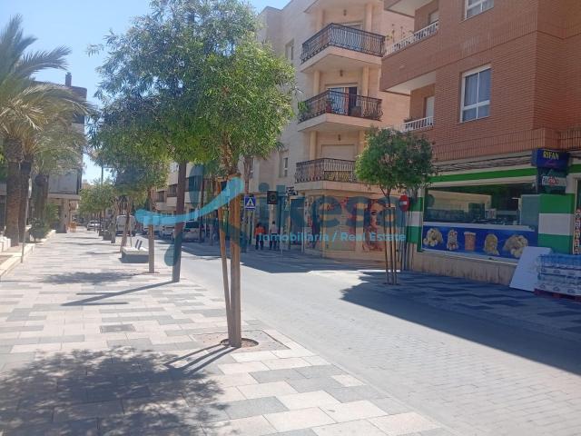 Se vende local comercial en la localidad de El Ejido