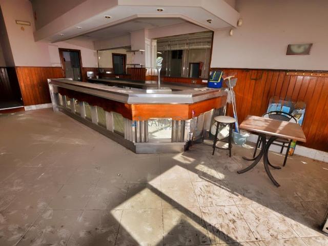 ¡Se vende local comercial en Tui, ideal para emprendedores!
