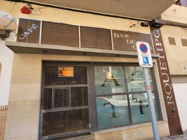 SE VENDE LOCAL COMERCIAL ENORME MONTADO PARA HACER UN NEGOCIO DE COPAS O TIENDA DE LO QUE QUIERAS
