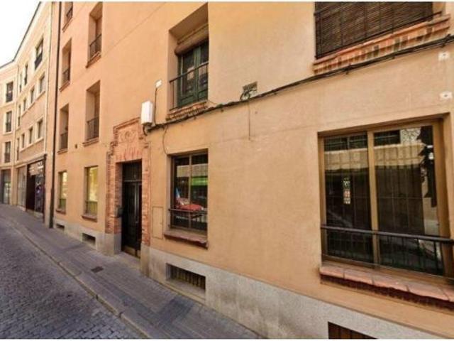 SE VENDE local comercial OKUPA en C Independencia La 10 de S