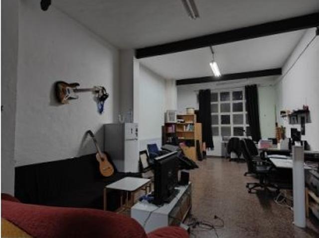 SE VENDE LOCAL COMERCIAL LIBRE DE DIVISIONES EN IBI ALICANTE