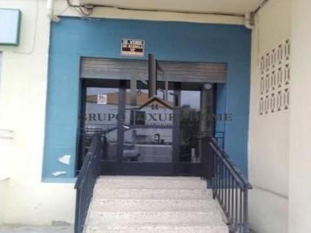SE VENDE LOCAL COMERCIAL ZONA ESTACION