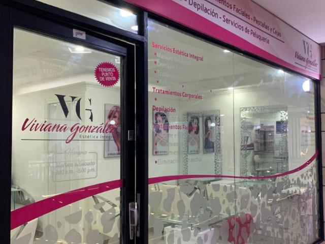 Se Vende local con Negocio de estética y peluquería