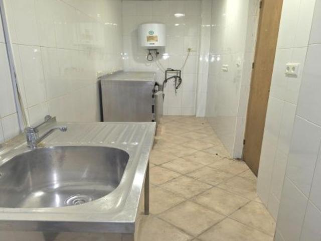 SE VENDE LOCAL CON POSIBILIDAD DE HACER VIVIENDA ESTUDIO