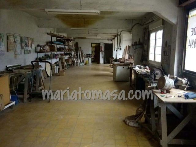Se vende local de 114m2 en zona Larrea