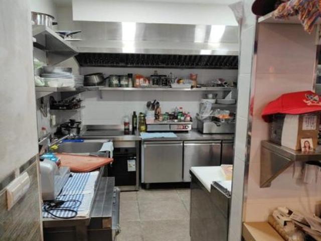 SE VENDE LOCAL DE RESTAURACIÓN EN PLENO FUNCIONAMIENTO EN ESTEPONA