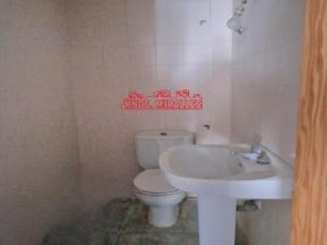 ¡SE VENDE LOCAL EN BUENA ZONA E IDEAL PARA MODIFICARLO A TU GUSTO Y HACER LO QUE PREFIERAS!