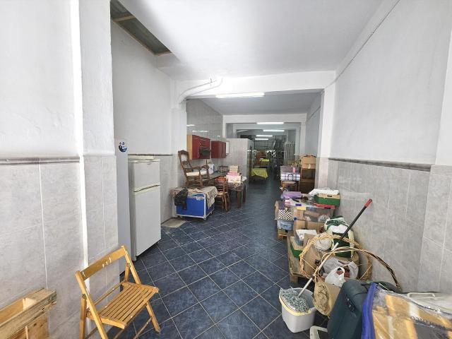 Se vende local en calle tranquila, zona noroeste de Castellón. Local en perfecto estado