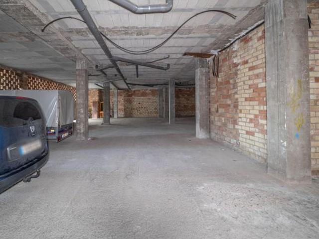 Se vende local en Calle Real de Armilla