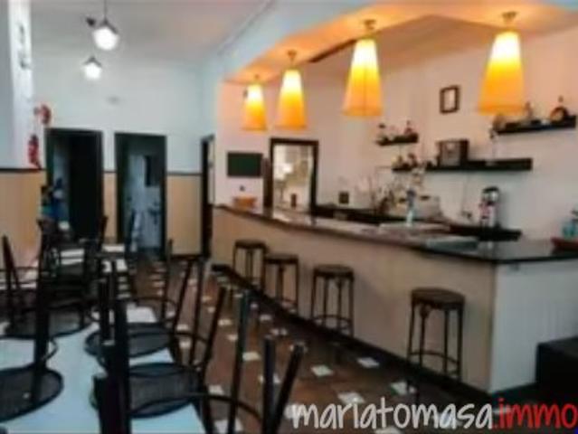 Se vende local en Irala