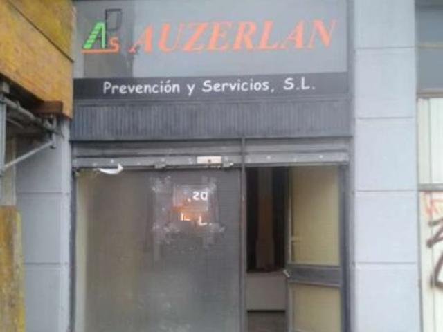 Se vende local en Irala
