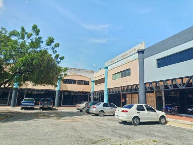 SE VENDE LOCAL EN LA ZONA INDUSTRIAL VALENCIA