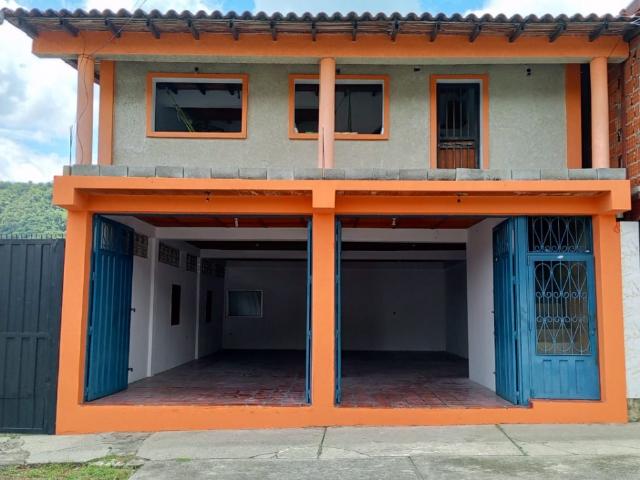 SE VENDE LOCAL EN LA ZONA INDUSTRIAL.VE22 063ZIN YCEG