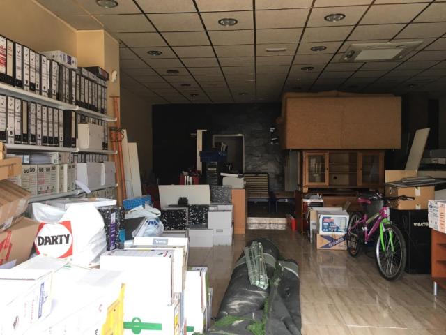SE VENDE LOCAL EN LOS GARRES