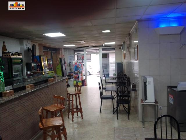 SE VENDE LOCAL EQUIPADO Y MONTADO COMO BAR EN FUNCIONAMIENTO