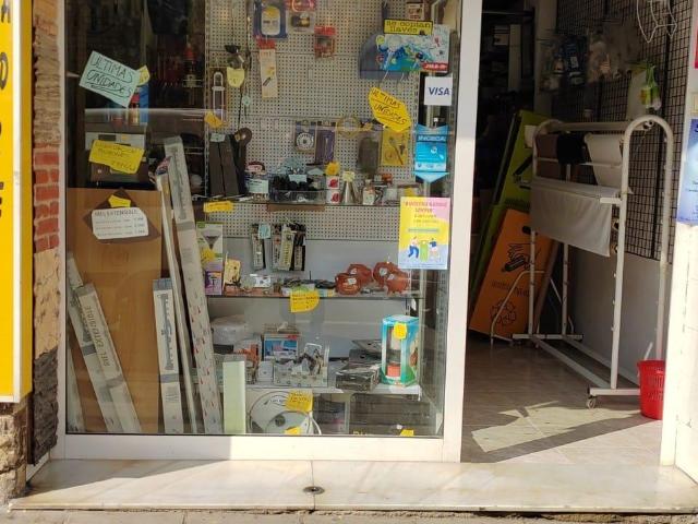 SE VENDE LOCAL /FERRETERIA/FUNCIONANDO