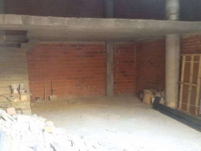 SE VENDE LOCAL PARA ACONDICIONAR CON SALIDA DE HUMOS