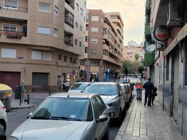 SE VENDE LOCAL / SALIDA DE HUMOS / IDEAL HOSTELERIA