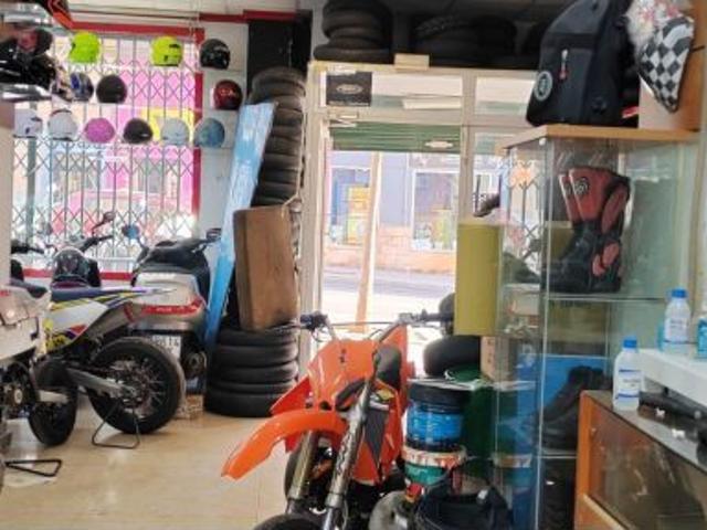 SE VENDE LOCAL /SALIDA DE HUMOS/BIEN SITUADO / IDEAL PARA NEGOCIO