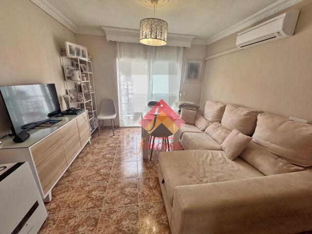 PISO EN LA ZONA DE LA U.V.A CON POSIBILIDAD DE COCHERA