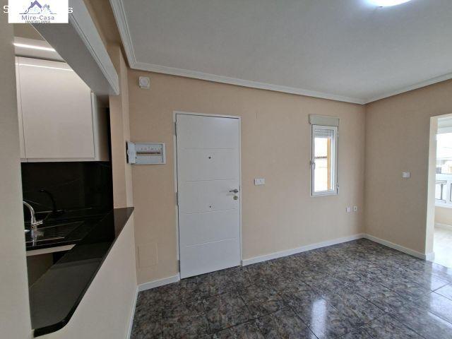 SE VENDE MAGNIFICO BUNGALOW, CON SOLARIUM Y PISCINA COMUNITARIA
