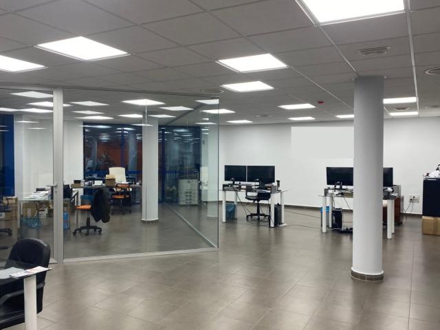 SE VENDE MODERNA OFICINA DE 240M2