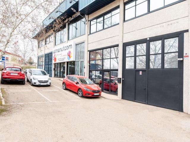 Se vende nave de oficinas alquilada, en rentabilidad