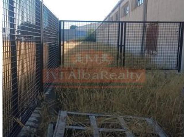 SE VENDE NAVE Y SOLAR EN POLIGONO CAMPOLLANO