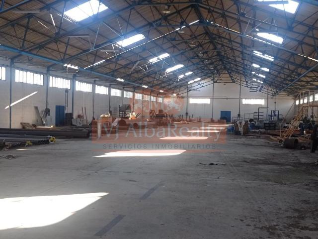 SE VENDE NAVE Y SOLAR EN POLIGONO CAMPOLLANO
