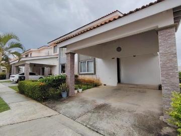 Se Vende o Alquila Casa en Costa Verde