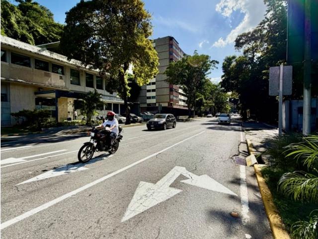 Se vende o alquila casa/local comercial 400m2 Chuao 7452