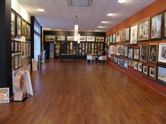 Se vende o alquila local en Complejo Comercial Gormaig