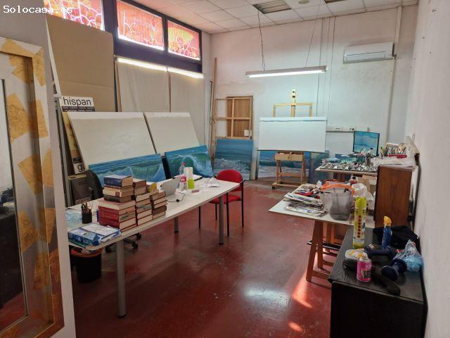 Se vende o alquila local en Complejo Comercial Gormaig