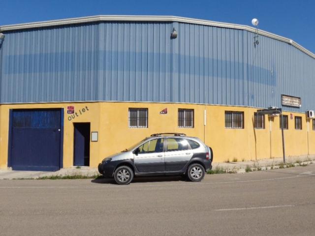 SE VENDE O ALQUILA NAVE INDUSTRIAL EN MONÓVAR