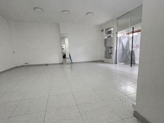 SE VENDE O SE ALQUILA LOCAL EN RIBEIRA