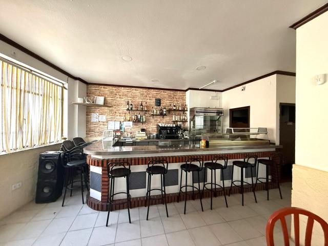 SE VENDE O TRASPASA BAR CAFETERIA EN SAX ALICANTE