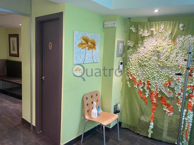 Se vende oficina equipada como clínica en el centro de León