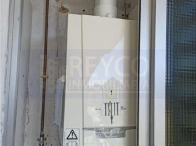 SE VENDE OFICINA, LOCAL EN PLANTA BAJA Y DOS GARAJES