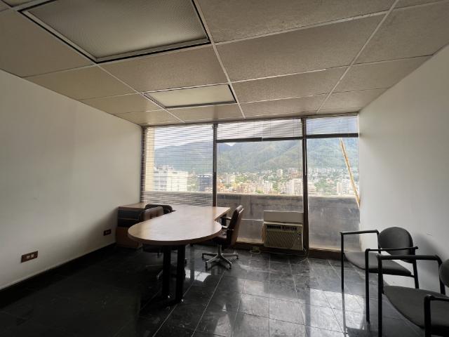 Se vende oficina vista al vila 120 mts Centro Plaza Los Palos Grandes