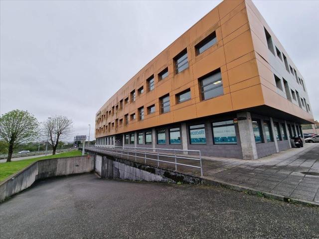 Se vende oficina y plaza de parking en Polígono de Asipo