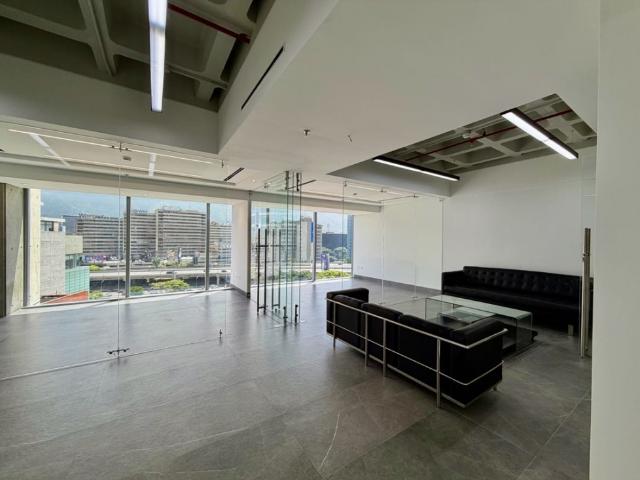 Se vende oficina 188m2 Las Mercedes