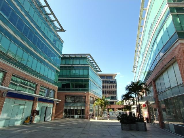Se vende oficina 75m2 Boleita. C.C. Ciudad Center 9130